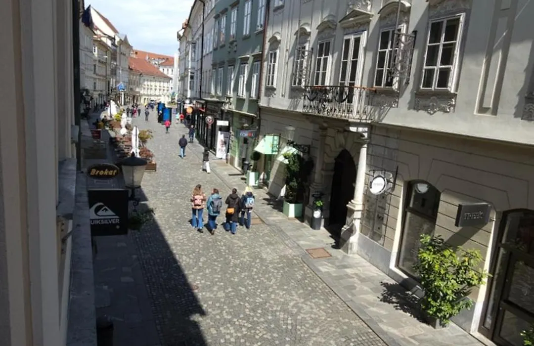 AdHoc Hostel-1